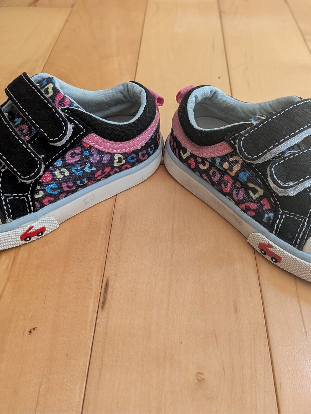 See Kai Run Robyne Black Leopard Sneakers Size 6&7 - Picture 6 of 6